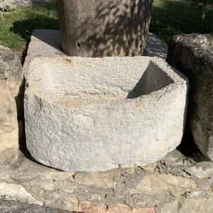 Waschbecken aus weißem Marmor